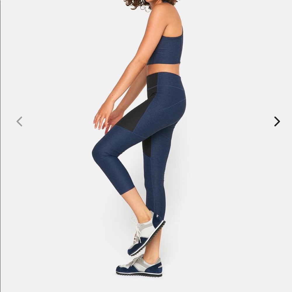 Outdoor Voices Two-Tone Leggings 3/4 length